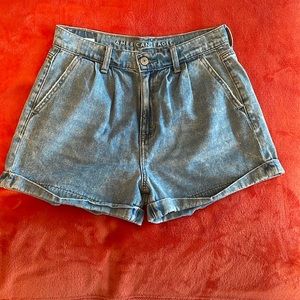 American Eagle Outfitters Light to Light Medium Wash Jean Shorts Size 4